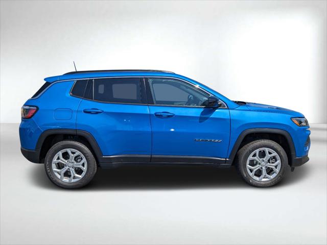 2024 Jeep Compass COMPASS LATITUDE 4X4