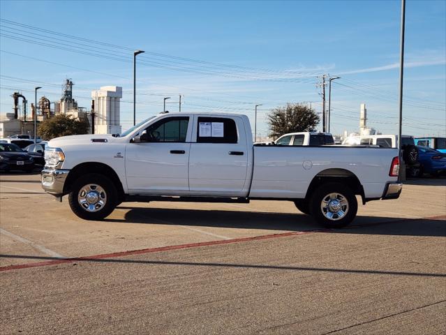 2022 RAM 3500 Tradesman Crew Cab 4x4 8 Box