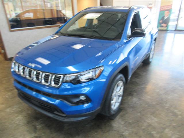 2024 Jeep Compass COMPASS LATITUDE 4X4