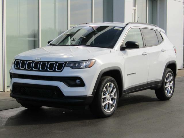 2024 Jeep Compass COMPASS LATITUDE LUX 4X4