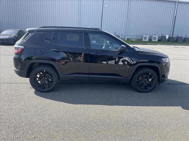 2024 Jeep Compass COMPASS LATITUDE 4X4