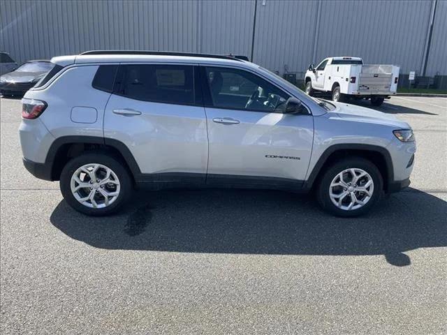 2024 Jeep Compass COMPASS LATITUDE 4X4