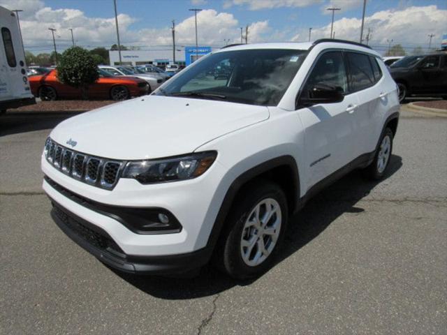 2024 Jeep Compass COMPASS LATITUDE 4X4