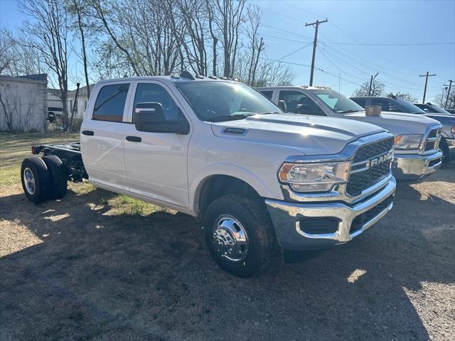 2024 RAM Ram 3500 Chassis Cab RAM 3500 TRADESMAN CREW CAB CHASSIS 4X4 60 CA