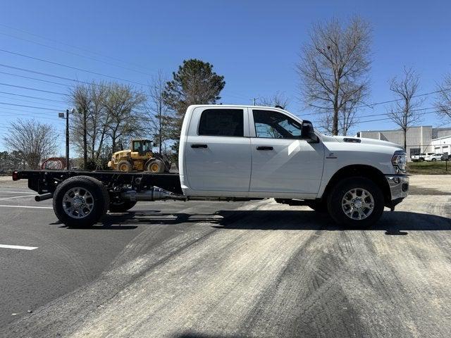 2024 RAM Ram 3500 Chassis Cab RAM 3500 TRADESMAN CREW CAB CHASSIS 4X4 60 CA