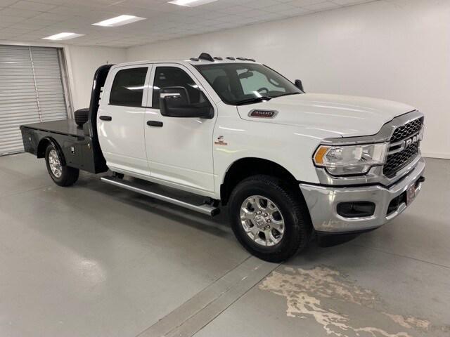 2024 RAM Ram 3500 Chassis Cab RAM 3500 TRADESMAN CREW CAB CHASSIS 4X4 60 CA