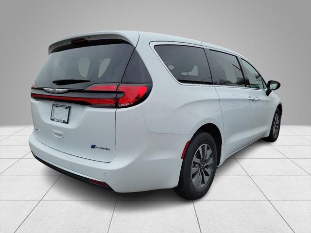 2024 Chrysler Pacifica Hybrid PACIFICA PLUG-IN HYBRID SELECT