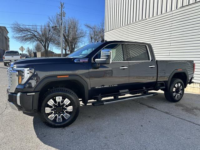 2024 GMC Sierra 2500HD 4WD Crew Cab Standard Bed Denali