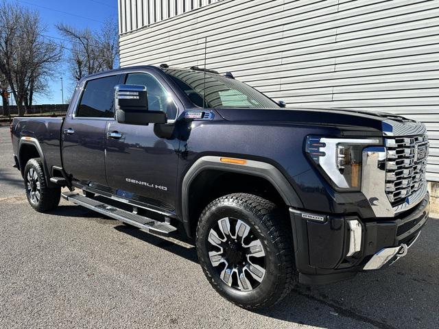2024 GMC Sierra 2500HD 4WD Crew Cab Standard Bed Denali