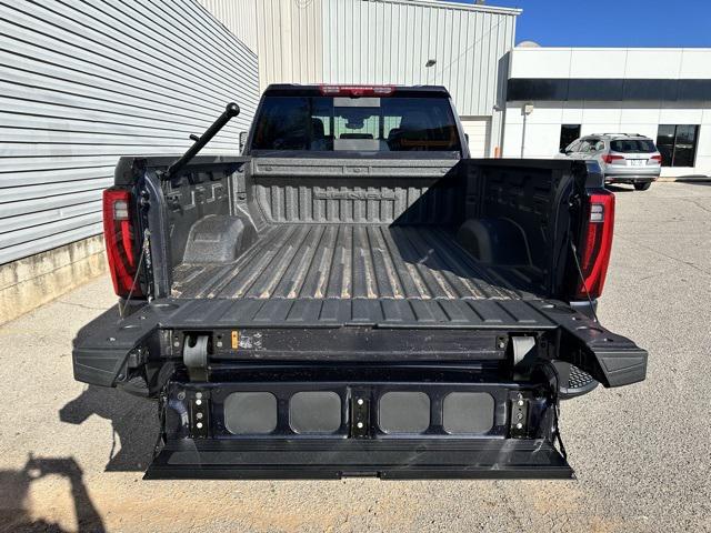 2024 GMC Sierra 2500HD 4WD Crew Cab Standard Bed Denali