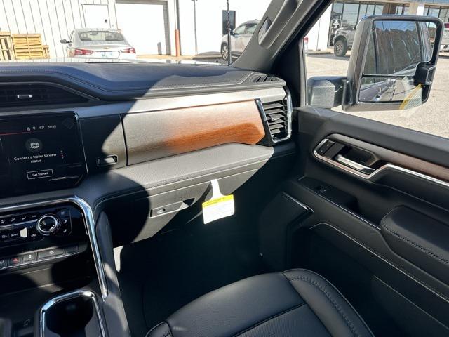 2024 GMC Sierra 2500HD 4WD Crew Cab Standard Bed Denali