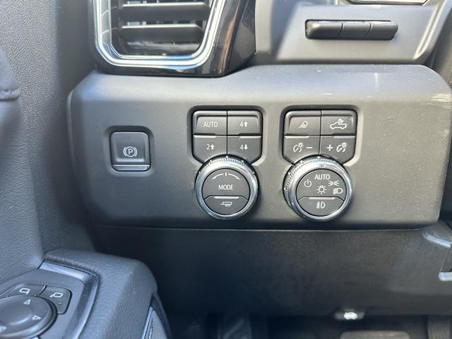 2024 GMC Sierra 2500HD 4WD Crew Cab Standard Bed Denali
