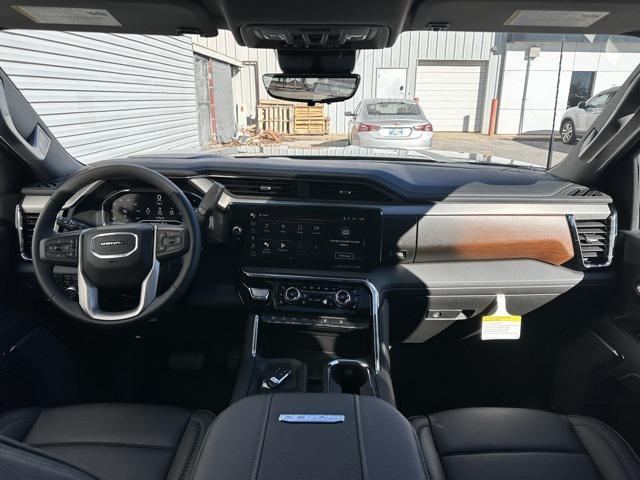 2024 GMC Sierra 2500HD 4WD Crew Cab Standard Bed Denali