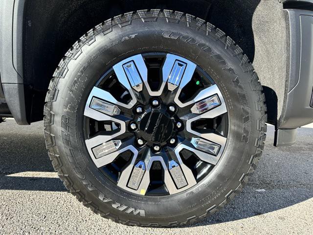 2024 GMC Sierra 2500HD 4WD Crew Cab Standard Bed Denali