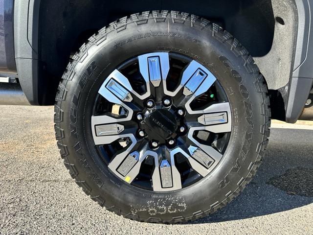 2024 GMC Sierra 2500HD 4WD Crew Cab Standard Bed Denali