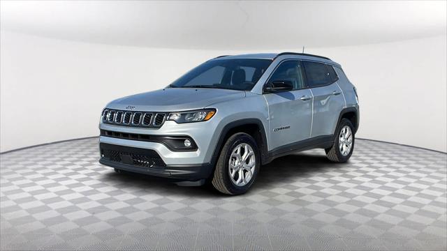 2024 Jeep Compass COMPASS LATITUDE 4X4