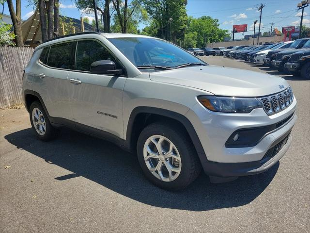 2024 Jeep Compass COMPASS LATITUDE 4X4