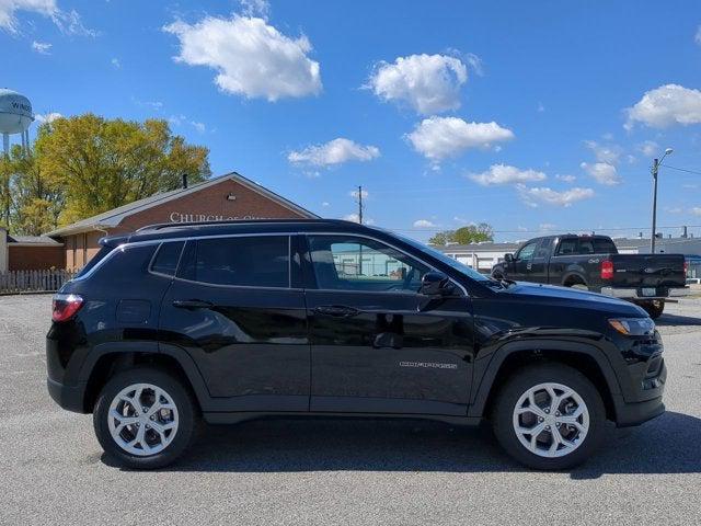 2024 Jeep Compass COMPASS LATITUDE 4X4