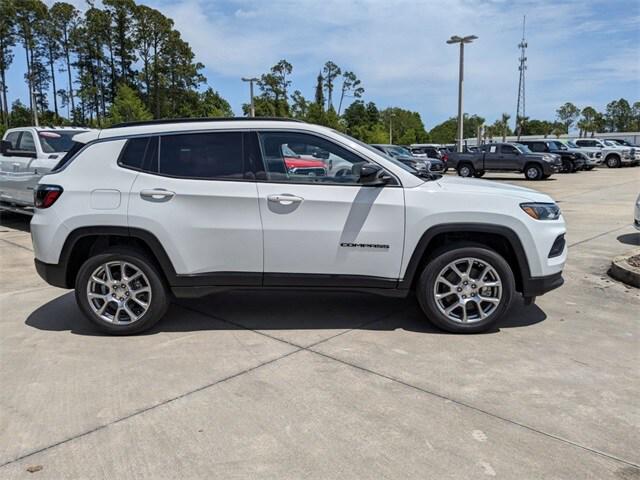 2024 Jeep Compass COMPASS LATITUDE LUX 4X4