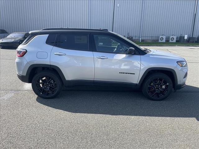 2024 Jeep Compass COMPASS LATITUDE 4X4