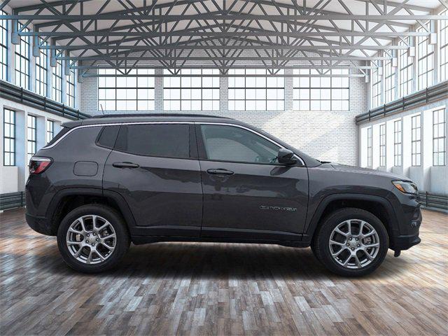 2024 Jeep Compass COMPASS LATITUDE LUX 4X4