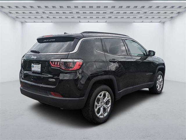 2024 Jeep Compass COMPASS LATITUDE 4X4