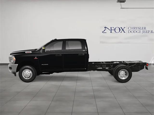2024 RAM Ram 3500 Chassis Cab RAM 3500 SLT CREW CAB CHASSIS 4X4 60 CA