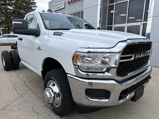 2024 RAM Ram 3500 Chassis Cab RAM 3500 TRADESMAN CHASSIS REGULAR CAB 4X4 60 CA