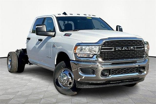 2024 RAM Ram 3500 Chassis Cab RAM 3500 SLT CREW CAB CHASSIS 4X4 60 CA