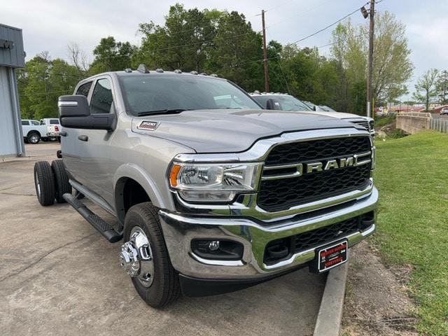 2024 RAM Ram 3500 Chassis Cab RAM 3500 TRADESMAN CREW CAB CHASSIS 4X4 60 CA