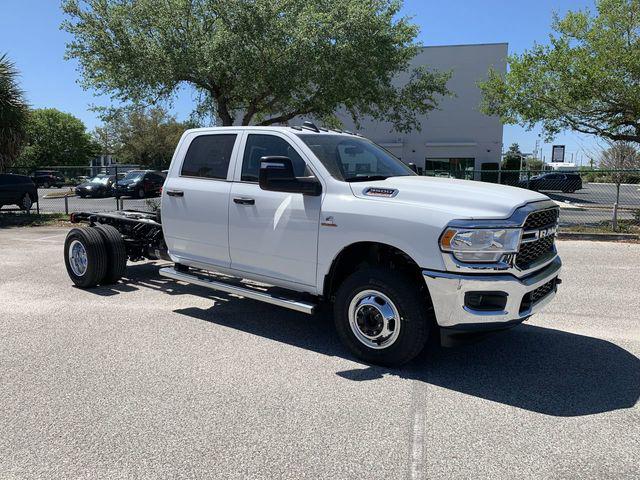 2024 RAM Ram 3500 Chassis Cab RAM 3500 TRADESMAN CREW CAB CHASSIS 4X4 60 CA