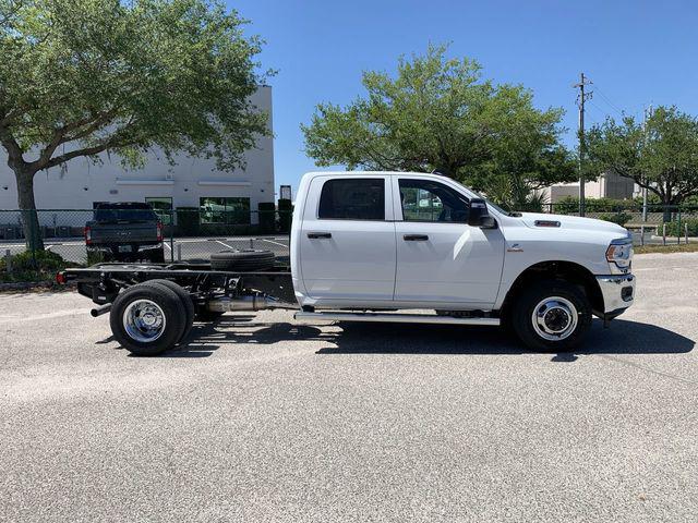 2024 RAM Ram 3500 Chassis Cab RAM 3500 TRADESMAN CREW CAB CHASSIS 4X4 60 CA