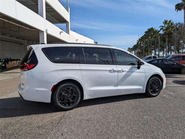 2024 Chrysler Pacifica Hybrid PACIFICA PLUG-IN HYBRID PREMIUM S APPEARANCE