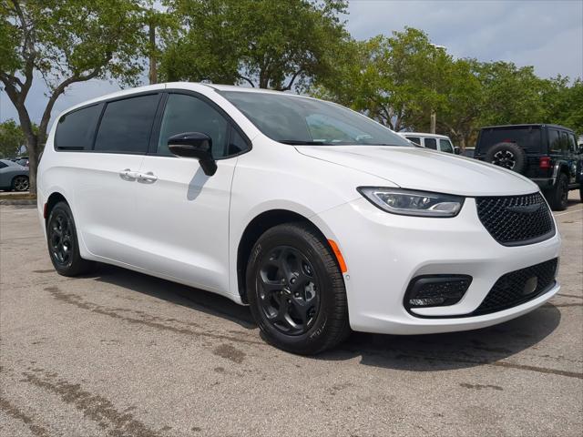 2024 Chrysler Pacifica Hybrid PACIFICA PLUG-IN HYBRID S APPEARANCE