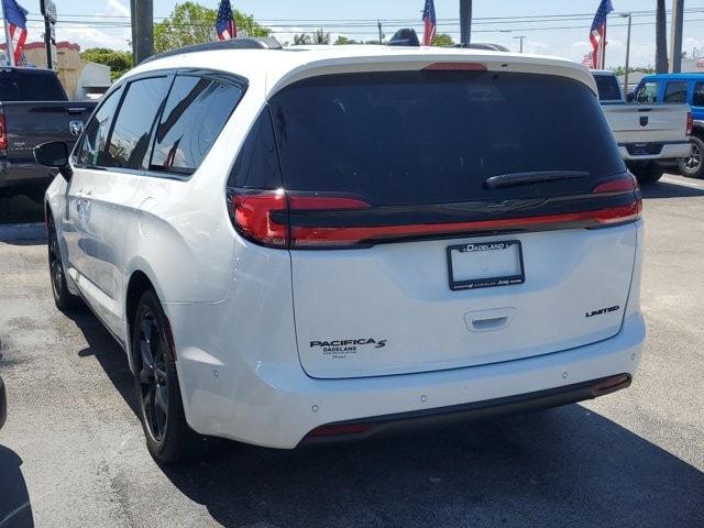 2024 Chrysler Pacifica PACIFICA LIMITED