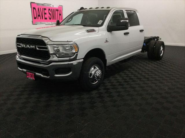 2024 RAM Ram 3500 Chassis Cab RAM 3500 TRADESMAN CREW CAB CHASSIS 4X4 60 CA