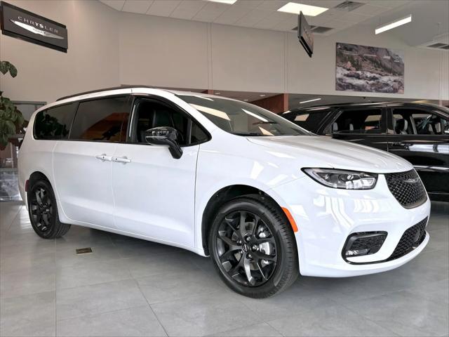 2024 Chrysler Pacifica PACIFICA TOURING L AWD