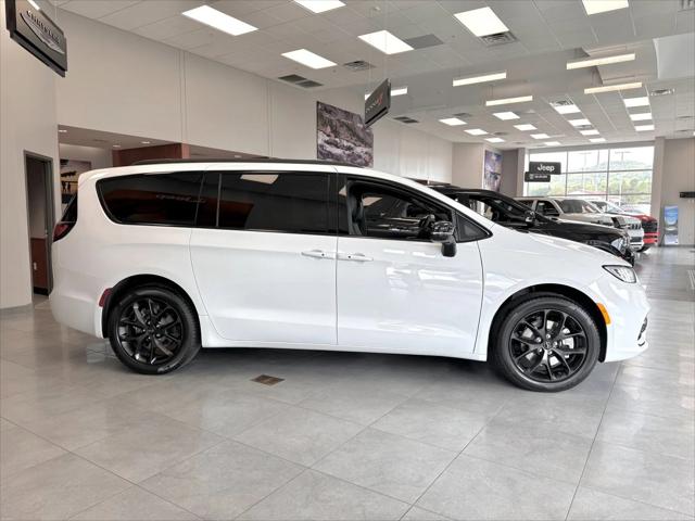 2024 Chrysler Pacifica PACIFICA TOURING L AWD