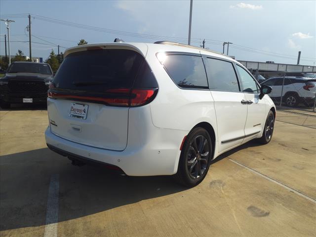 2024 Chrysler Pacifica PACIFICA TOURING L