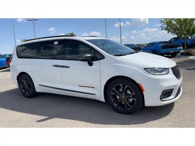 2024 Chrysler Pacifica PACIFICA TOURING L