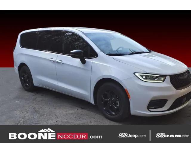 2024 Chrysler Pacifica Hybrid PACIFICA PLUG-IN HYBRID S APPEARANCE