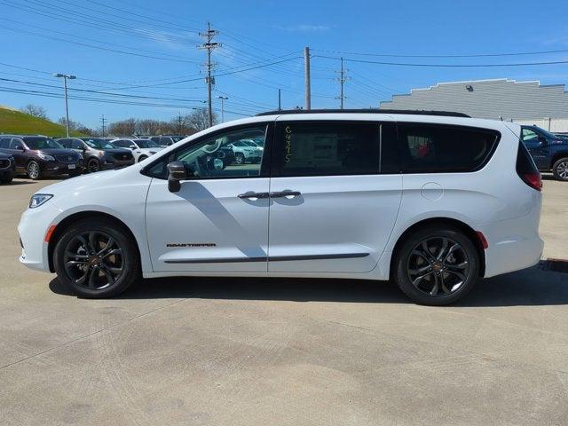 2024 Chrysler Pacifica PACIFICA TOURING L