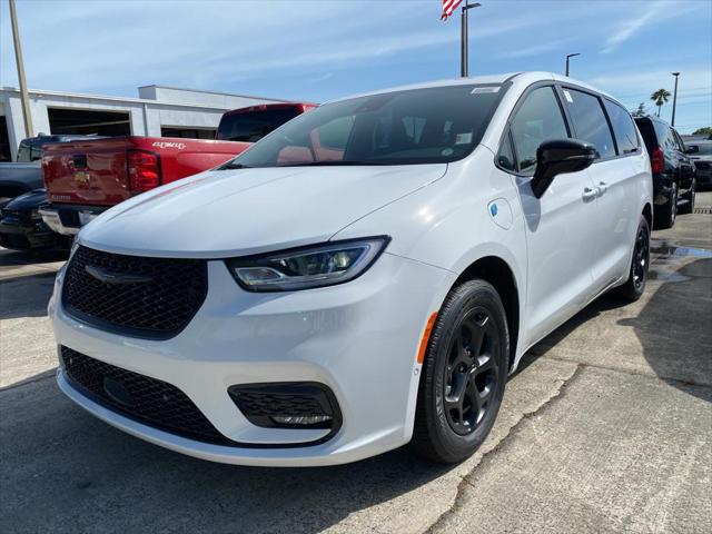 2024 Chrysler Pacifica Hybrid PACIFICA PLUG-IN HYBRID S APPEARANCE