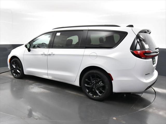 2024 Chrysler Pacifica PACIFICA TOURING L AWD