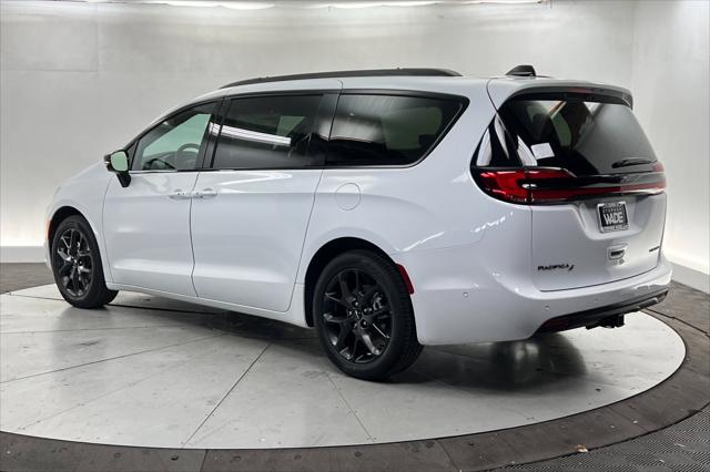 2024 Chrysler Pacifica PACIFICA LIMITED