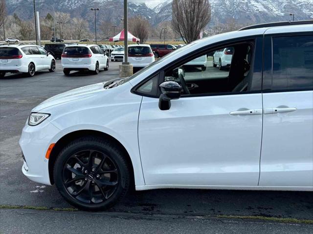 2024 Chrysler Pacifica PACIFICA LIMITED AWD