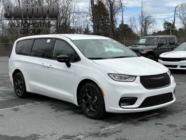 2024 Chrysler Pacifica Hybrid PACIFICA PLUG-IN HYBRID S APPEARANCE