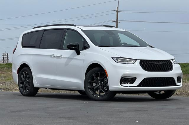 2024 Chrysler Pacifica PACIFICA LIMITED AWD