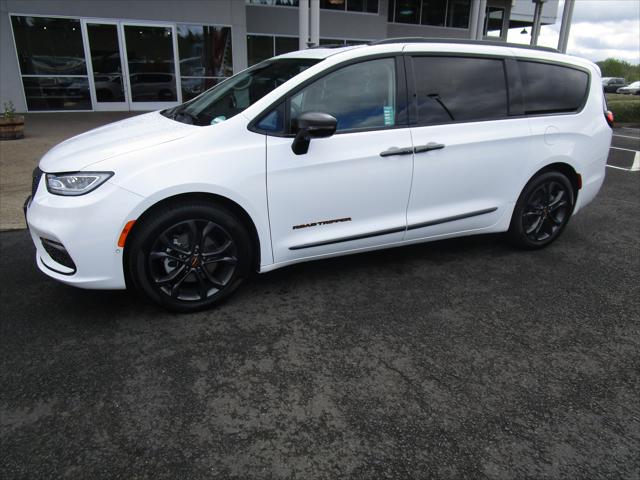 2024 Chrysler Pacifica PACIFICA TOURING L