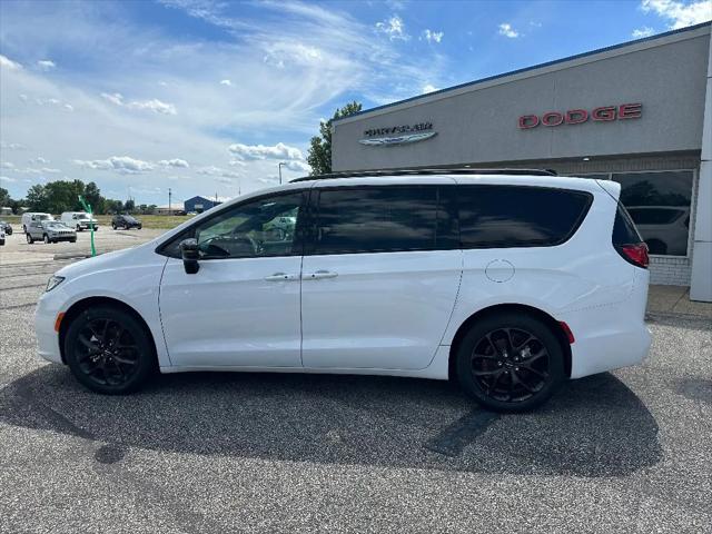 2024 Chrysler Pacifica PACIFICA TOURING L